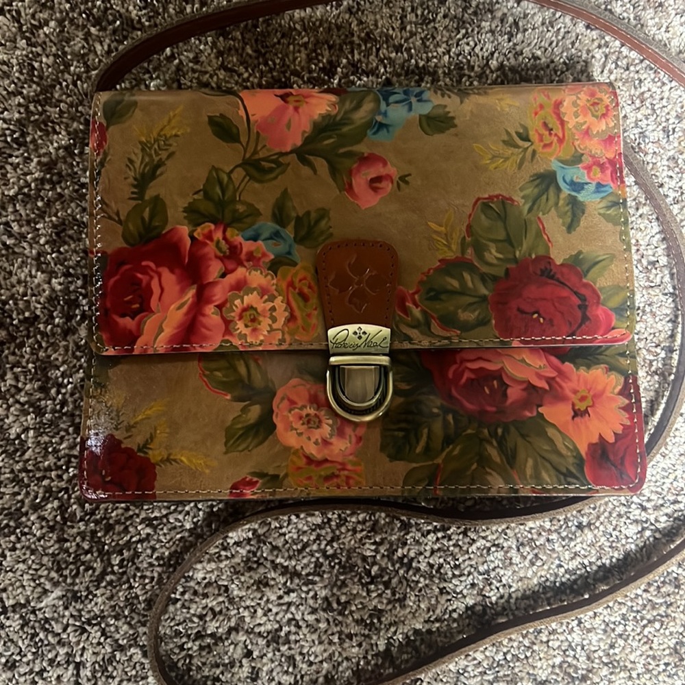 Good looking Patricia Nash leather bag great condition